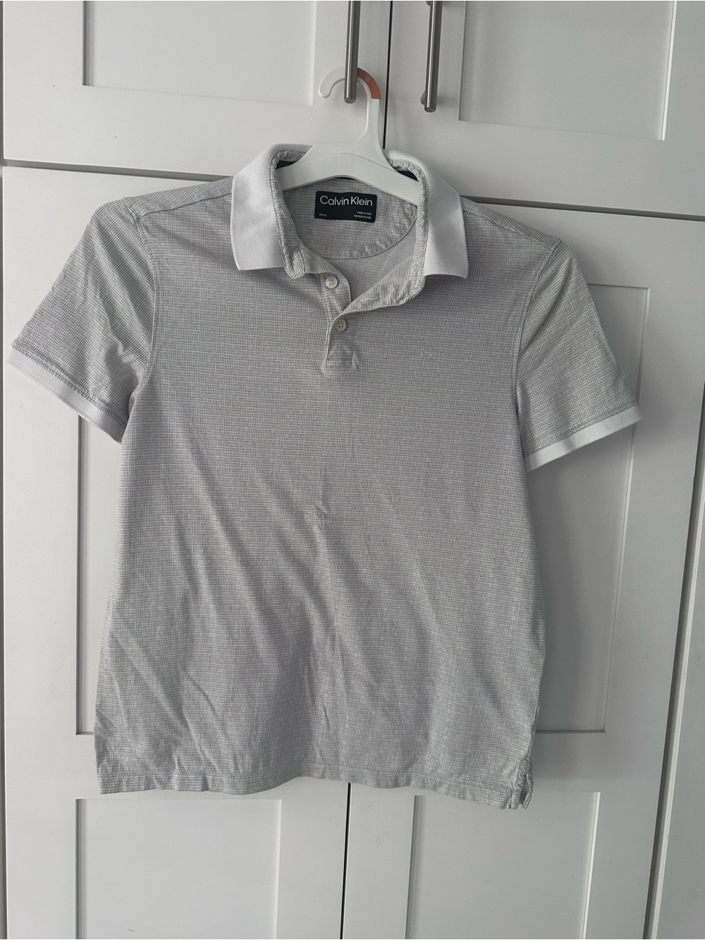 2 Polos Calvin Klein Men’s Gray Micro-Stripe Shirts Bundle
